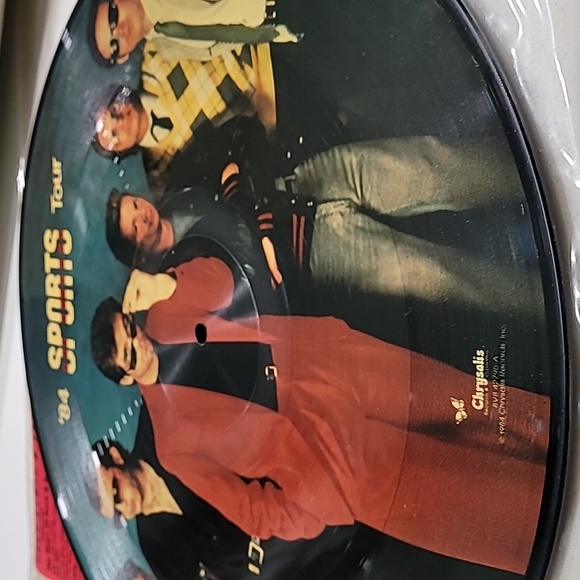 Vintage Vinyl LP Huey Lewis & The News '84 Sports Tour - Picture 3 of 4